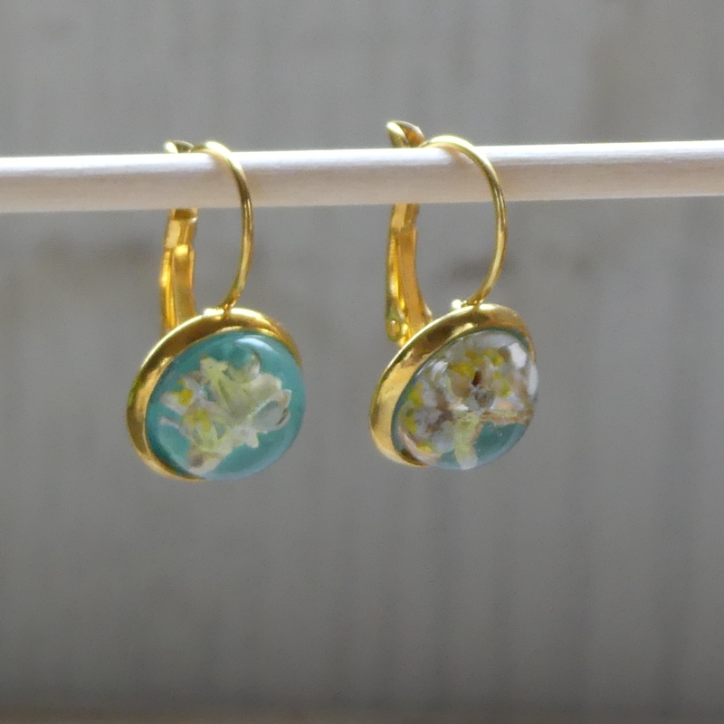 Pendientes colgantes con flor de olivo – dorado