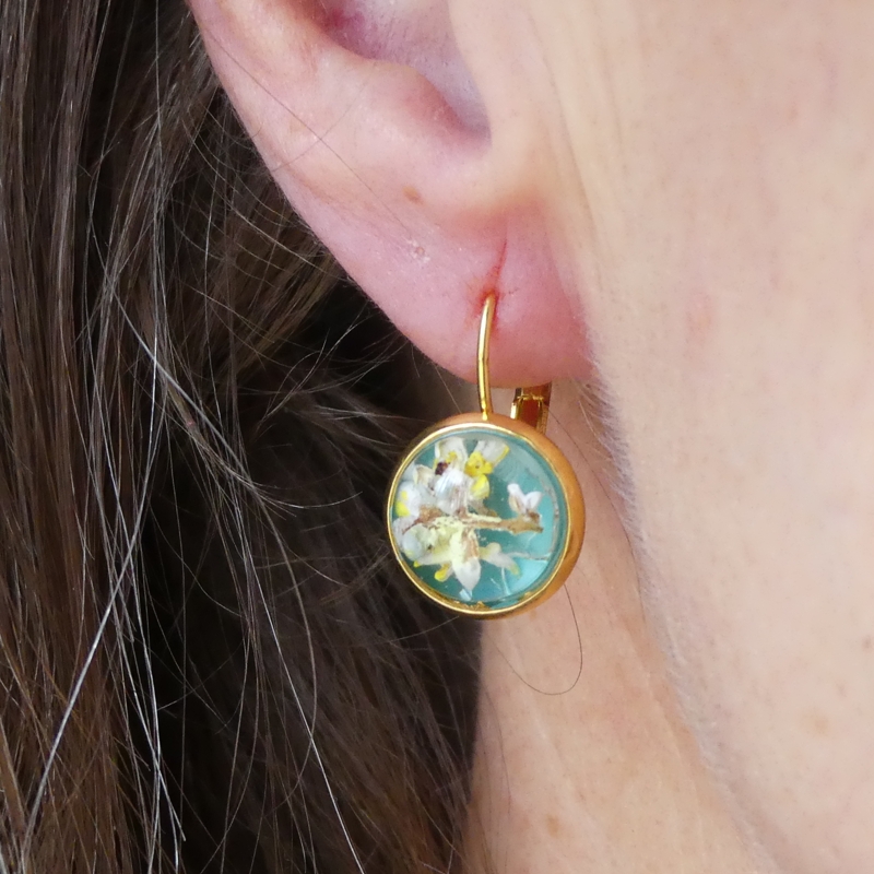 Pendientes colgantes con flor de olivo – dorado